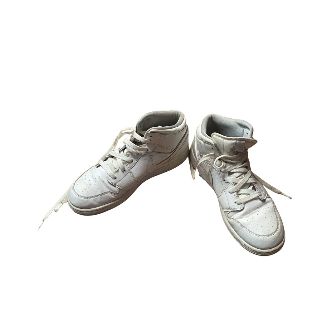 Nike Air Jordan 1 Mid Triple White Youth Size 7Y (8.5 w)